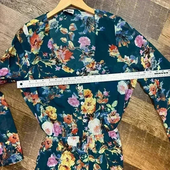 Show Me Your MuMu Red Rocks Bell Sleeve Romper Size M Perfect for Summer - Picture 6 of 9